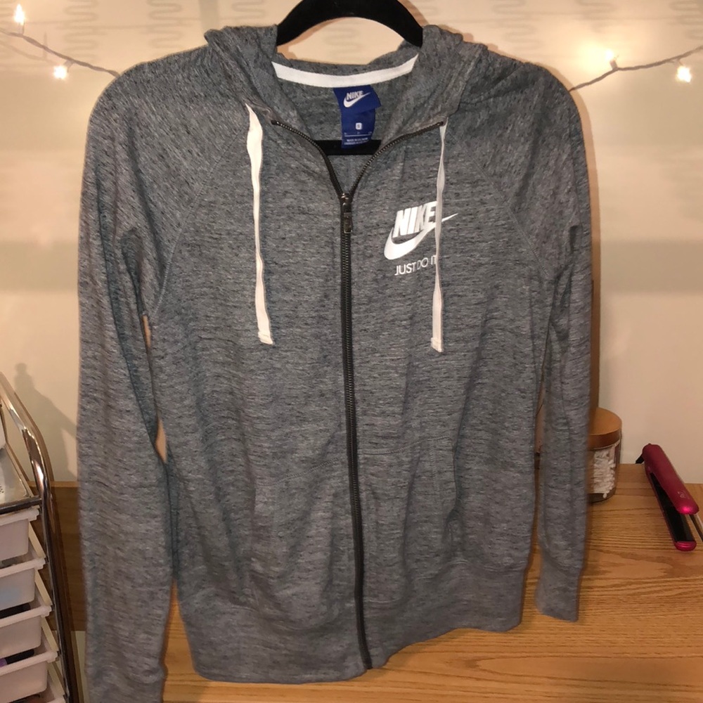 NEW NIKE LIGHT SWEATER
